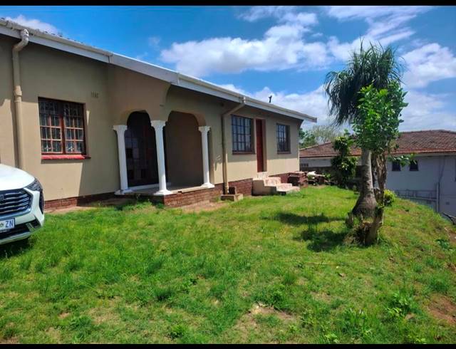 7 BEDROOM HOUSE FOR SALE IN CLAIRE ESTATE